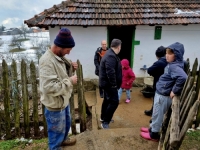 TEŠKA ŽIVOTNA PRIČA SEDMOČLANE PORODICE IZ BiH: Golema tuga, djeca željna svega...