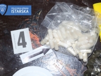 PALI OPASNI DILERI DROGE: Našli im heroin, kokain, amfetamine, novac... (FOTO)