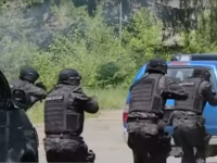 OPREMANJE POLICIJE ODVIJA SE UBRZANIM TEMPOM: Šta se krije iza nabavke oklopnih transportera i dugih cijevi u Tuzlanskom kantonu…   