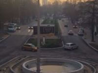 INTERNET SE VALJA OD SMIJEHA: Pogledajte kako funcionira kružni tok u Tesliću (VIDEO) 