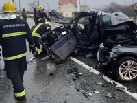 U STRAVIČNOM SUDARU KOD MOSTARA POVRIJEĐENE ČETIRI OSOBE: Vatrogasci vadili unesrećene iz vozila