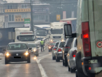 JOŠ NIJE POZNAT STEPEN POVREDA: U udesu u Vogošći povrijeđene tri osobe, saobraćaj obustavljen