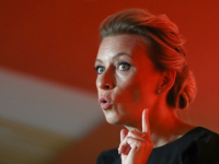 ZAHAROVA U SNU, TEK MALO NA JAVI: 'Biden se nije usudio da zamoli Rusiju da obezbijedi njegovu sigurnost'
