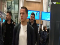 DOČEKALI GA MEDIJI I NAVIJAČI: Amir Hadžiahmetović stigao u Istanbul (VIDEO)