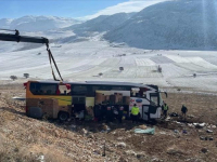 TRAGEDIJA U TURSKOJ: U prevrtanju putničkog autobusa poginulo najmanje osam osoba