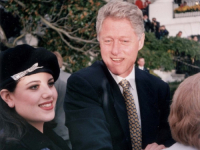 PAMTE JE PO BILLU CLINTONU: Evo kako danas izgleda Monica Lewinsky (FOTO)