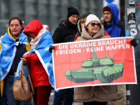 'NAMA JE VAŽNO...': U Berlinu održan protest protiv slanja oružja Kijevu (VIDEO)