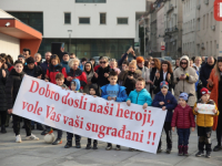 'SB' NA LICU MJESTA: Emotivni susreti bh. spasilaca i njihovih porodica, kolega i prijatelja po povratku iz Turske (FOTO)