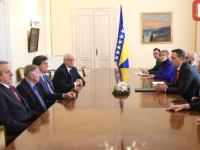 'SB' U TITOVOJ ULICI U SARAJEVU: Povodom Dana nezavisnosti, Denis Bećirović primio članove Predsjedništva Republike BiH (FOTO)