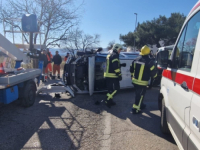 UDES U MOSTARSKOM NASELJU RODOČ: Dvoje povrijeđenih u sudaru automobila i dizalice komunalnog preduzeća
