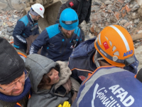 PREŽIVJELA KOŠMAR: Osmijeh na licu djevojke izvučene ispod ruševina 34 sata nakon zemljotresa