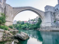 TRAGIČAN KIKS: Stranac skočio sa Starog mosta u Neretvu, nije isplivao