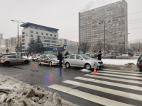 SARAJEVSKO NASELJE SOCIJALNO: Jedna osoba povrijeđena u sudaru dva automobila