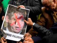 TURSKI MEDIJ TVRDI: Rasmus Paludan, koji je zapalio Kur'an, upuštao se u seksualne razgovore sa maloljetnicima