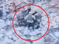 UKRAJINCI SNIMILI DRONOM: Wagnerovci vuku svog povrijeđenog komandanta... (VIDEO)