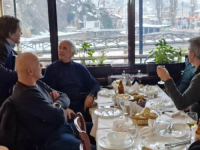 KAD VAHA PADNE U SEVDAH: Vahid Halilhodžić u kafani okupio prijatelje, zapjevao i kitio harmonikaše, pogledajte kako je završilo… (VIDEO)