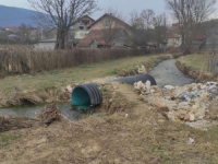 UZBUNA U KRAJINI: Mještani nemaju pristupni put do kuća, traže od nadležnih konačno rješavanje problema... (FOTO)