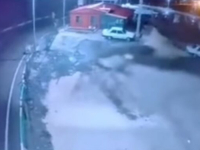 NOVI SNIMAK RAZORNOG ZEMLJOTRESA: Asfalt se pomiče, automobili poskakuju (VIDEO)