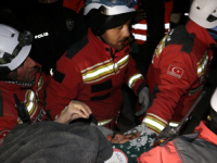 DANONOĆNA POTRAGA ZA PREŽIVJELIM: Žena spašena 122 sata nakon zemljotresa
