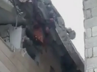 STOTINE LJUDI ZAROBLJENO POD RUŠEVINAMA: Dječak zapomaže ispod urušene zgrade, čovjek se moli Bogu (UZNEMIRUJUĆI VIDEO)