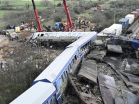 UZNEMIRUJUĆE:  Objavljena snimka trenutka sudara vozova u Grčkoj u kojem je poginulo najmanje 38 ljudi (VIDEO)