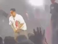 TRAGEDIJA NA MUZIČKOM FESTIVALU: Reper preminuo tokom koncerta, srušio se na bini (FOTO)