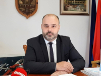 MALO MU JEDAN: Umjesto Domu zdravlja, načelnik sebi kupio dva automobila; Pripremio je i obrazloženje