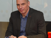 DOK JE SJEDIO U RESTORANU: Pretučen bivši grčki ministar finansija Yanis Varoufakis, odveden je u bolnicu