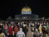 TREĆE NAJVAŽNIJE SVETILIŠTE: Hiljade muslimana klanjalo teravih-namaz u džamiji Al-Aksa