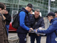 SRETNO DOPUTOVALI: Zmajevi stigli u Bratislavu, navijači tražili autograme