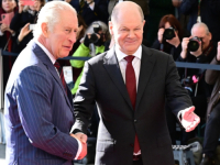 SRDAČNA DOBRODOŠLICA: Kralj Charles sastao se s njemačkim kancelarom Scholzom