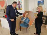 DODIKU ZA ROĐENDAN PORTRET SA RS-om KAO DIJELOM SRBIJE: Vlasnica galerije gora od njega, zove se Svetlana Majhofer