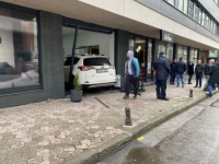 NESVAKIDAŠNJA SAOBRAĆAJNA NESREĆA NA MARKALAMA: Džipom uletio u zgradu