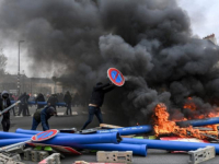 FRANCUSKA GORI: Krvave scene sukoba demonstranata i policije širom zemlje (VIDEO)