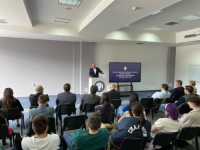 HELEZ STUDENTIMA ODRŽAO PREDAVANJE: 'BiH se jedino može osloniti na snagu NATO-a'