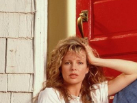 NAKON DUGO VREMENA POJAVILA SE U JAVNOSTI: Slavna Kim Basinger izgleda neprepoznatljivo...
