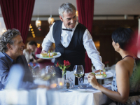 O BAKŠIŠU ĆETE TEK KASNIJE RAZMIŠLJATI: Šta konobar prvo primijeti na vama kada uđete u kafić ili restoran?