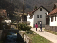 ODRASTAO BEZ RODITELJA U SIROMAŠTVU: Dobrotvor iz Bosne svom selu ostavio više od milion maraka