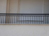 BOMBAŠKI NAPAD U MOSTARU: Na balkon stana u centru grada bačena eksplozivna naprava, oglasila se policija... (FOTO)