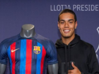 OD JANUARA TRENIRA U PLAVO-CRVENOM DRESU: Ronaldinhov sin zvanično potpisao za Barcelonu