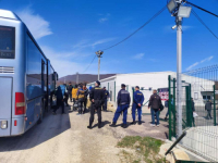 'ŠTA SE TO PONOVO SPREMA UNSKO-SANSKOM KANTONU': Grupa od 80 migranata vraćena iz Hrvatske u centar Lipa kod Bihaća