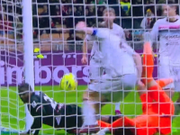 SVI SU SE HVATALI ZA GLAVU: Krunićev saigrač u Milanu spriječio gol svoje ekipe... (VIDEO)