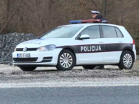 STANJE NA CESTAMA: Zbog saobraćajne nezgode, obustavljen je saobraćaj na magistralnom putu M-18 Tuzla - Živinice...