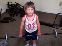 ČUDO OD DJETETA KOJE DONOSI REVOLUCIJU U TENISU: U igri koristi samo forhend, a igra ga s obje ruke (VIDEO)