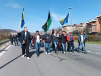 BURNO U ZENICI: Ogorčeni rudari blokirali magistralni put M-17, ostaju do...