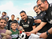 OSMIJESI SVE GOVORE: Igračke prikupljene na stadionu Besiktasa stigle u ruke mališana u Hatayu