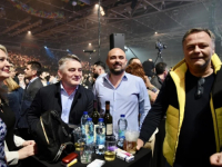 SPEKTAKL NA ZETRI: Brojne poznate ličnosti na koncetu Halida Bešlića, među njima Komšić, Sattler... (FOTO)