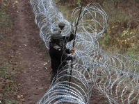 NAJVEĆI PORAZ PUTINA OD KAKO JE PREUZEO VLAST: Evropa na granici s Rusijom podiže bodljikavu ogradu (FOTO)