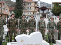 'DRŽAVA JOŠ NIJE DO KRAJA ODBRANJENA': Na mostarskim Šehitlucima odana počast poginulim borcima Armije RBiH (FOTO)
