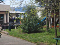 OBRAČUNALI SE U SUSJEDSTVU: Došao u kafić s palicom i napao mladića, obojica prevezena u bolnicu